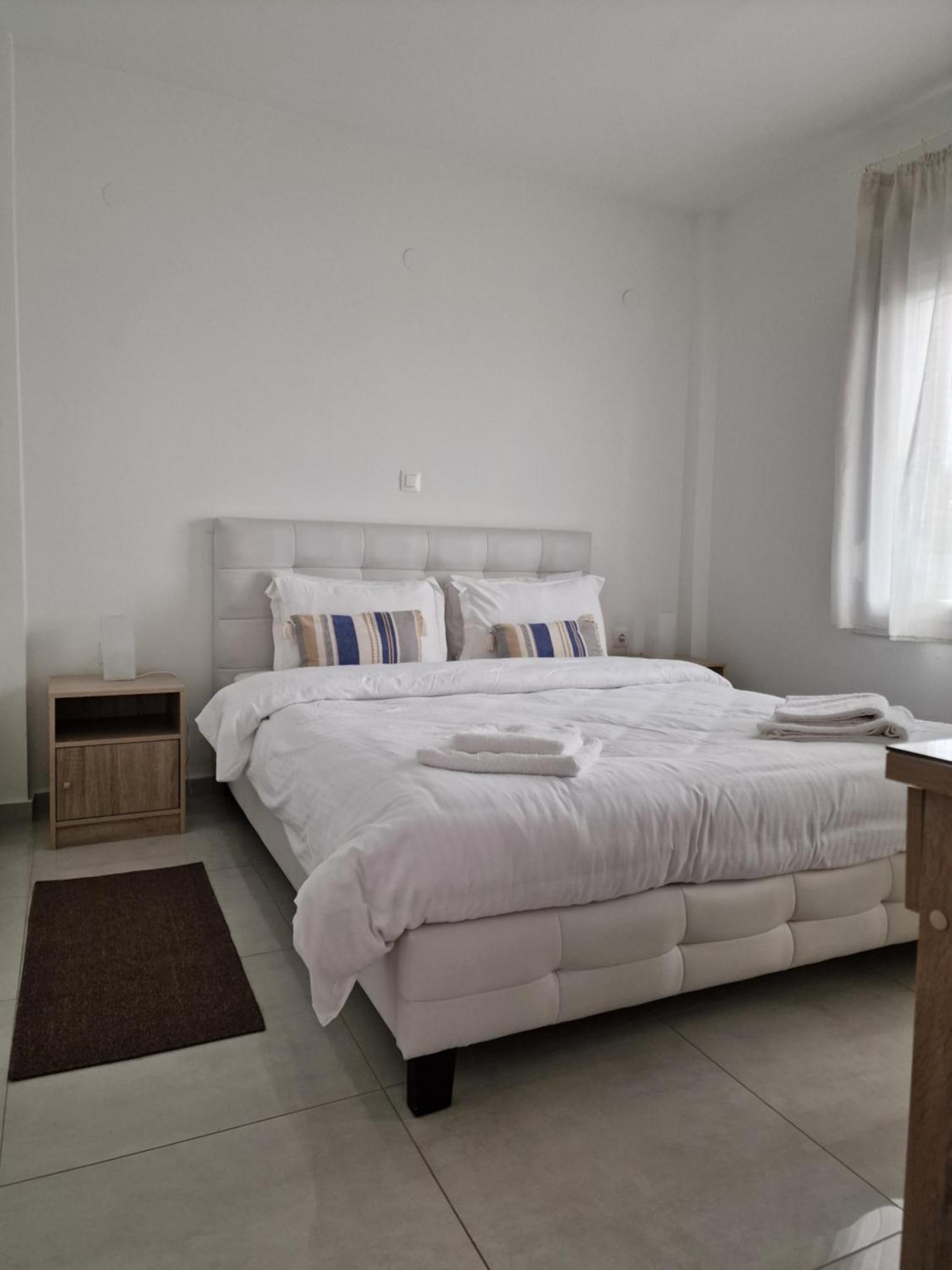 By The Sea Apartment Peraia  Room photo